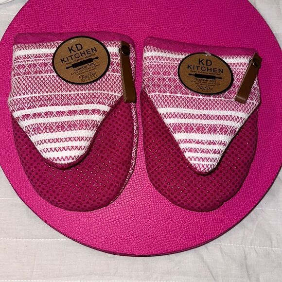 Set of Snakeskin Round Pebbled Faux Leather Vinyl Placemats, Table Runner ++++ - Picture 8 of 17